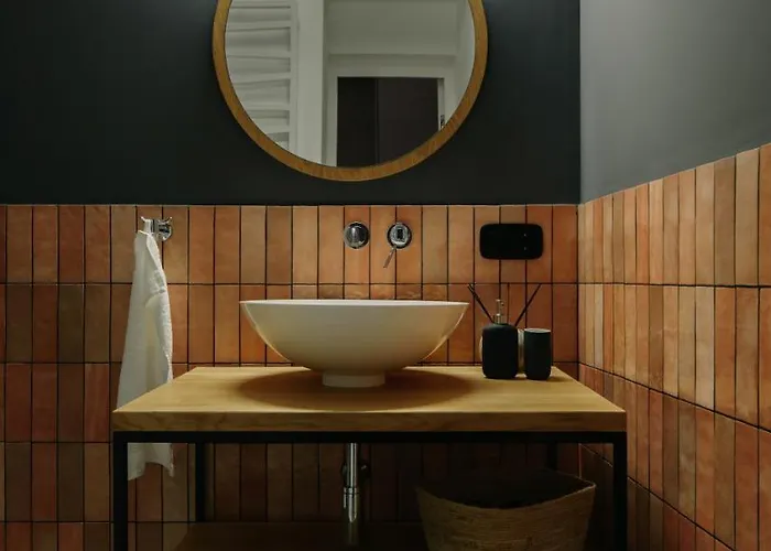 On Mikhalcuk إلفيف